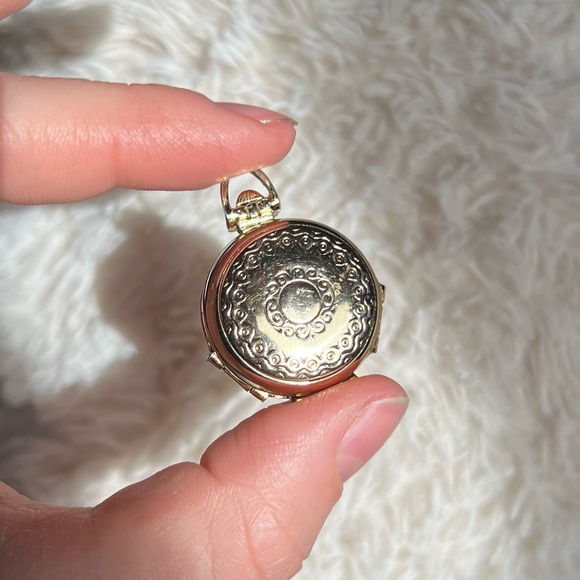 Vintage 50s Coro 4 Frame Locket - Picture 2 of 13